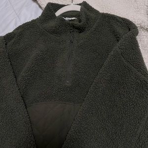 green crop top sweater ☕️🤎